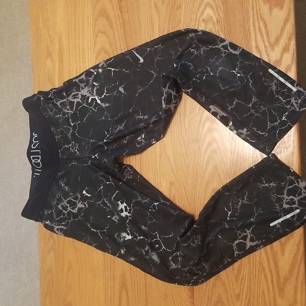 Nike XS dri fit cropped pants